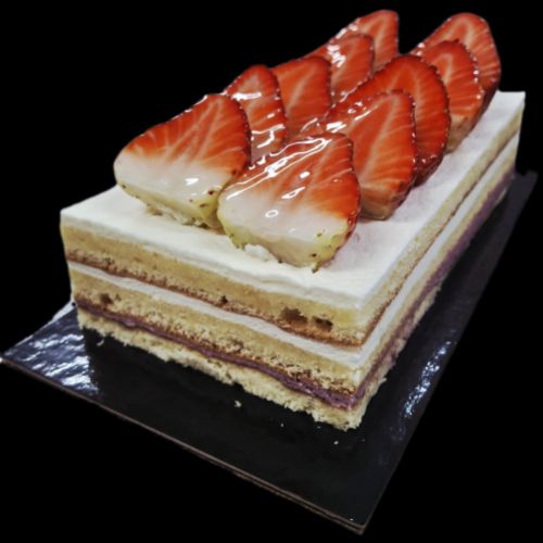 NATA CON FRESAS   Nata, nata con grosella negra y fresón. Raciones . 6   10