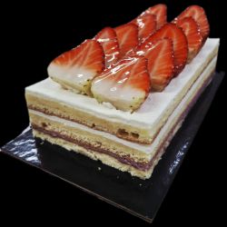 NATA CON FRESAS   Nata, nata con grosella negra y fresón. Raciones . 6   10