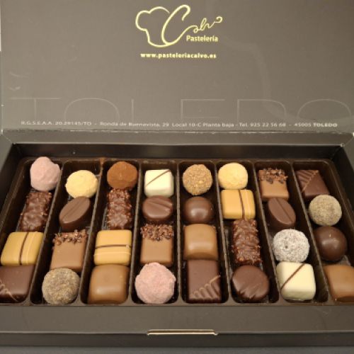 CAJA DE 32 BOMBONES