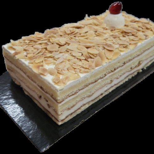 SARA   Nata, chantilly, bizcocho blanco y almendras laminadas tostadas. Raciones: 6   10   15   20   30   40   60