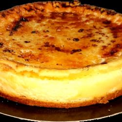 Tarta de queso cremoso y base de streuzel de almendra y azúcar muscovado. RACIONES: 10